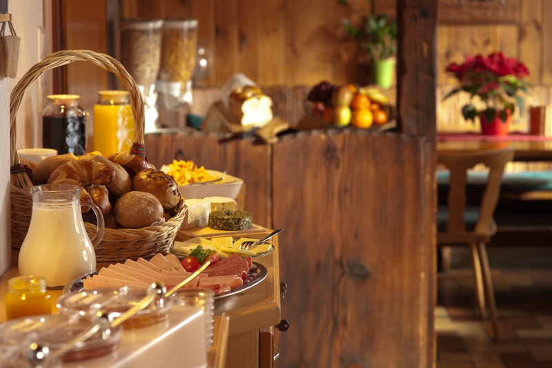 restaurant-CHATEAUNEUF D ENTRAUNES-min_breakfast-801827